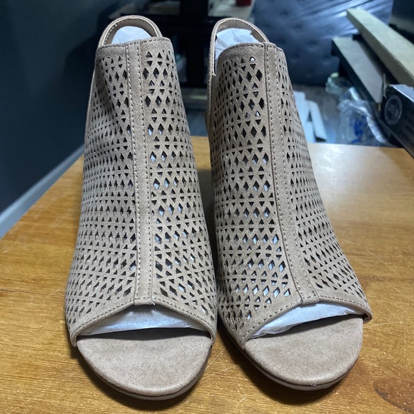 Sandals - Picture 2 of 2